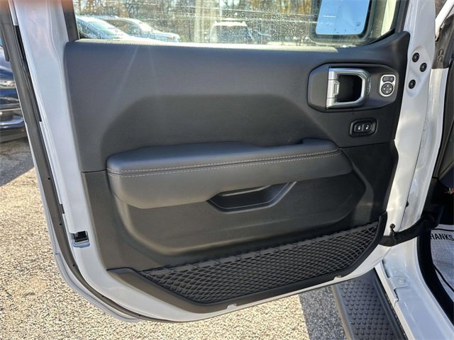 Certified 2022 Jeep Wrangler Unlimited Sahara image 13