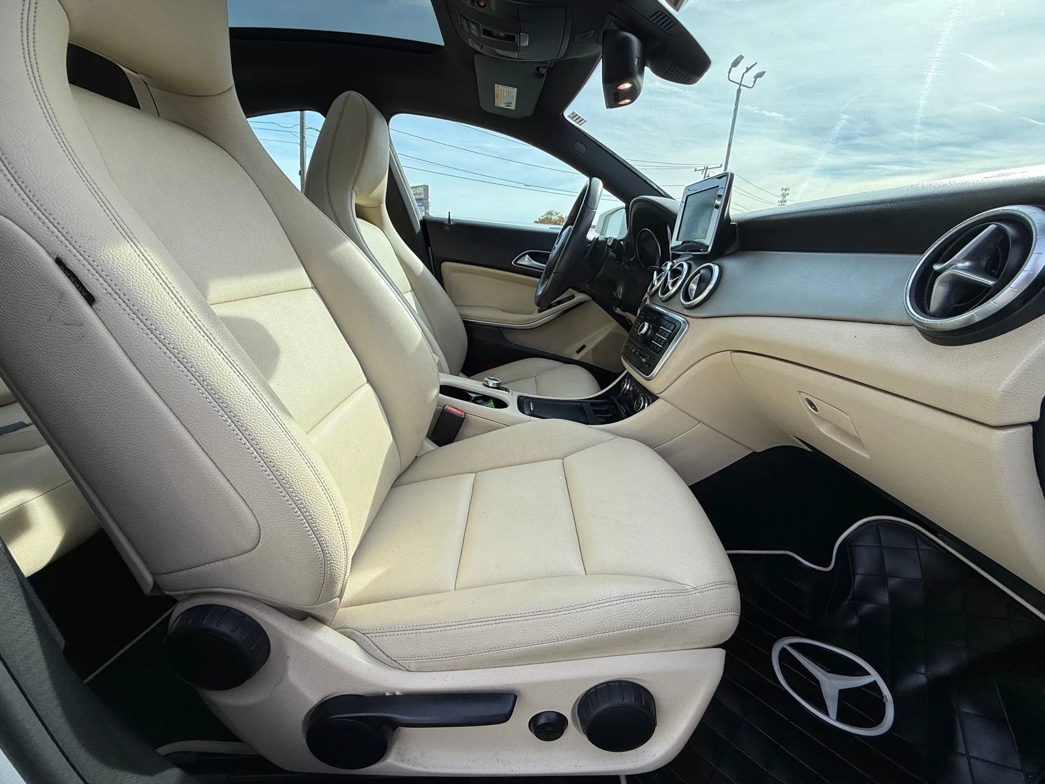 Used 2015 Mercedes-Benz CLA 250 4MATIC image 13