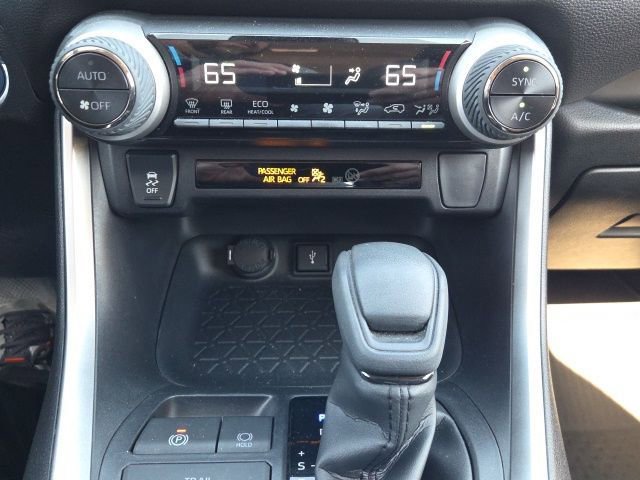 Used 2021 Toyota RAV4 XLE w/ Convenience Package image 30