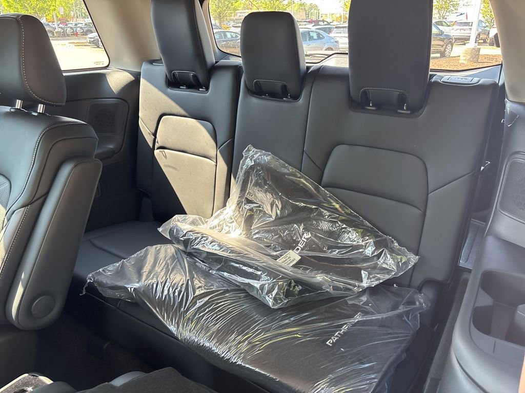 New 2026 Nissan Pathfinder Platinum image 16