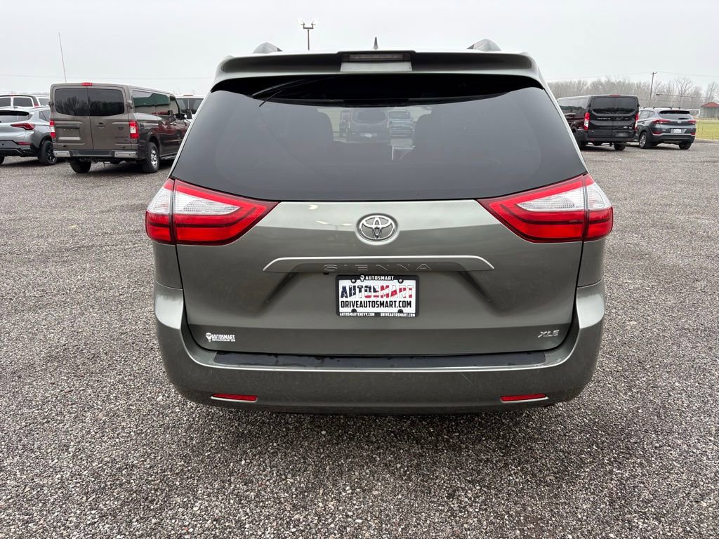 Used 2019 Toyota Sienna XLE FWD image 4