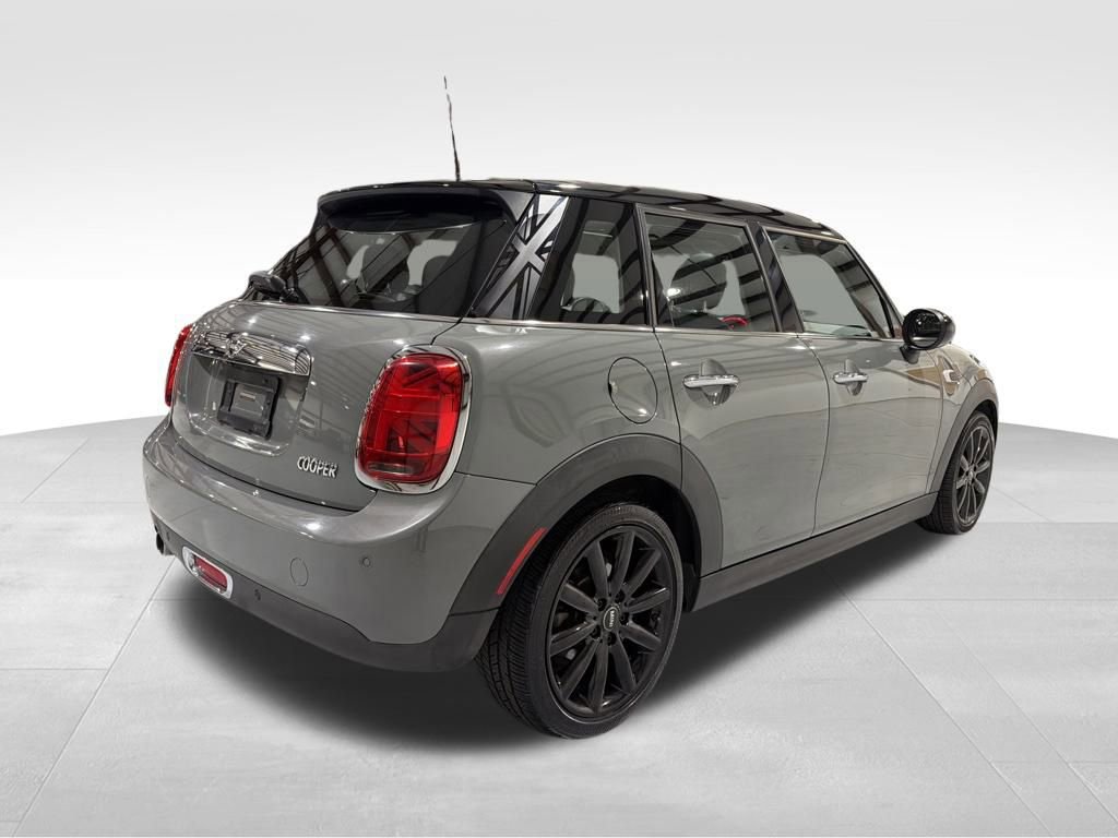 Used 2018 MINI Cooper 4-Door Hardtop image 6
