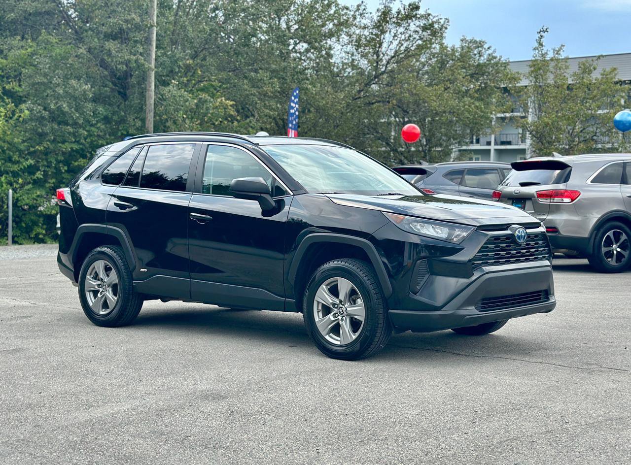 Used 2022 Toyota RAV4 LE AWD/4WD image 16