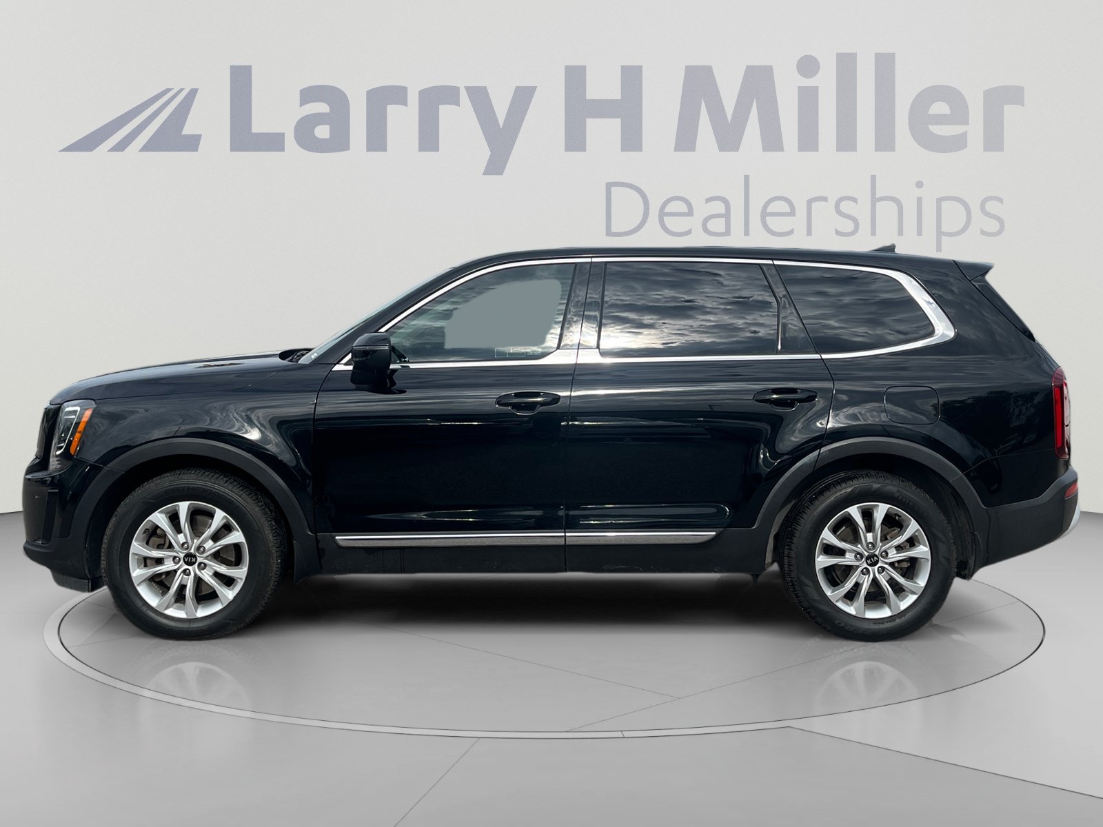 Used 2020 Kia Telluride LX FWD image 2
