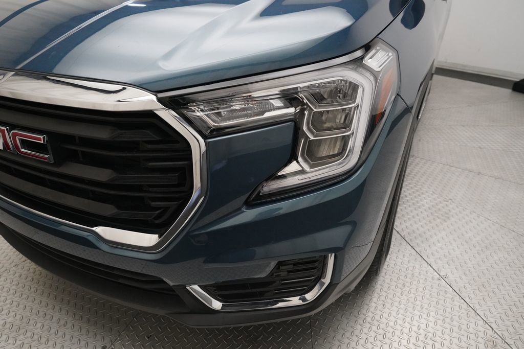 Used 2024 GMC Terrain SLE w/ Driver Convenience Package image 21