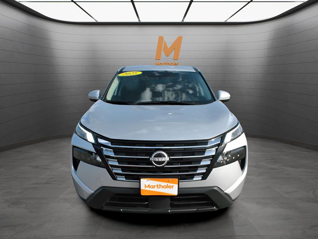 Used 2025 Nissan Rogue SV AWD/4WD image 6