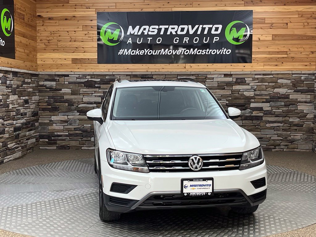 Used 2020 Volkswagen Tiguan SE w/ Panoramic Sunroof Package AWD/4WD image 2