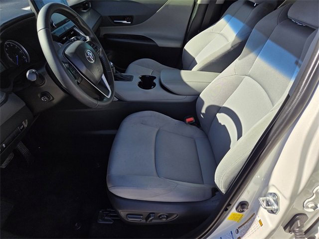 Used 2021 Toyota Venza XLE image 10