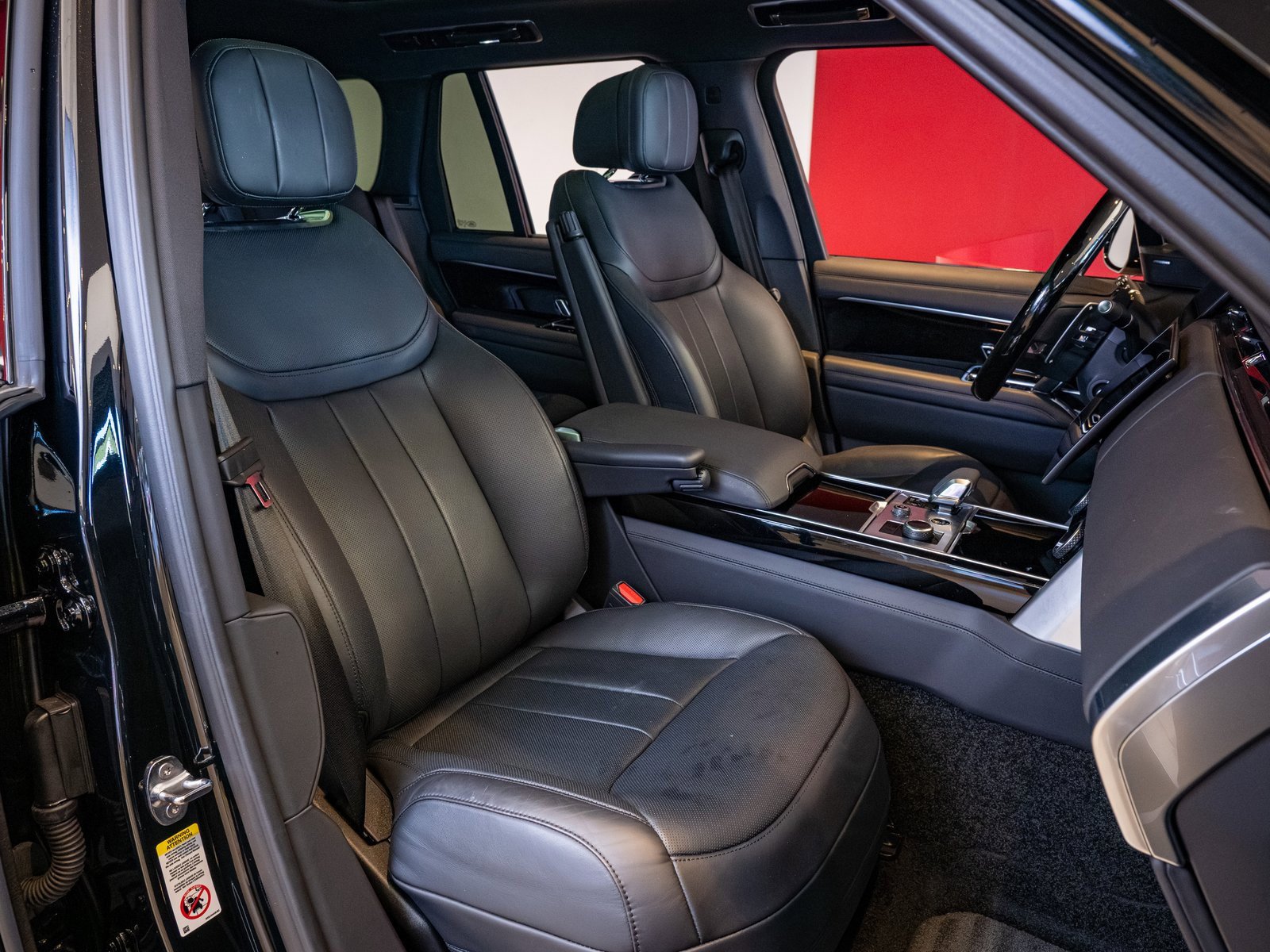 Used 2023 Land Rover Range Rover SE image 23