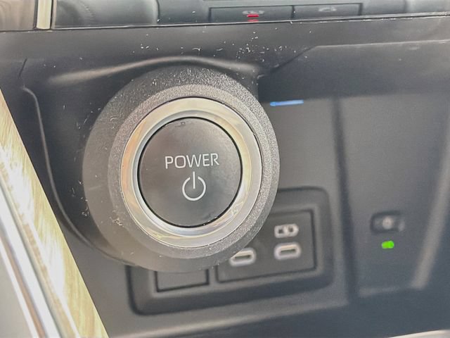 Used 2024 Toyota Venza XLE AWD/4WD image 35