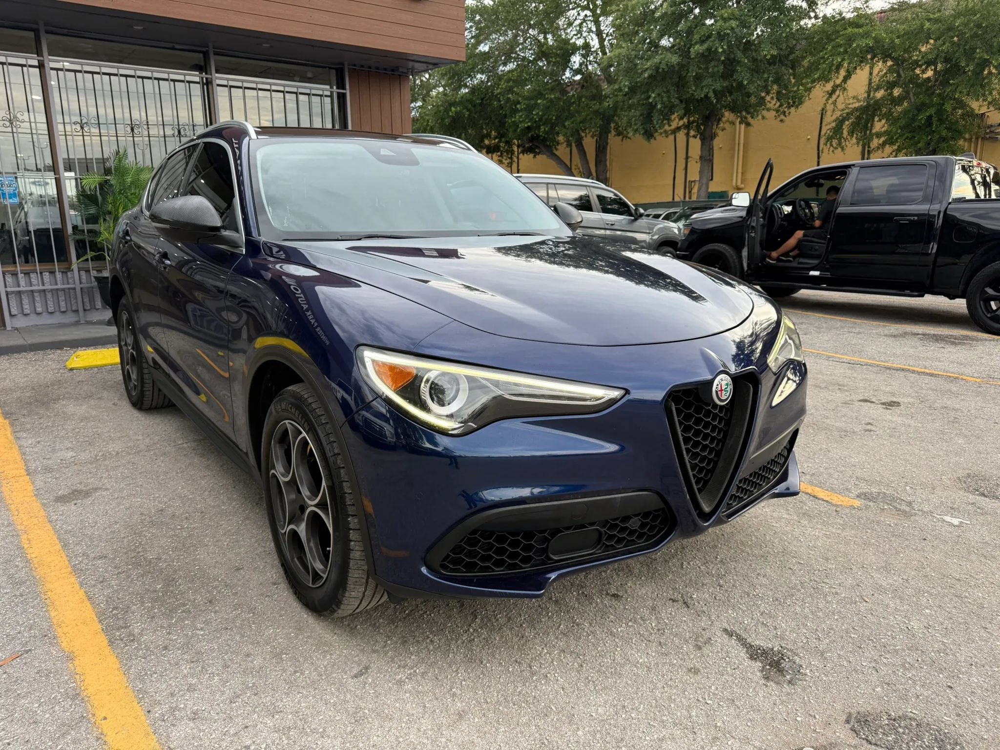Used 2018 Alfa Romeo Stelvio AWD image 3