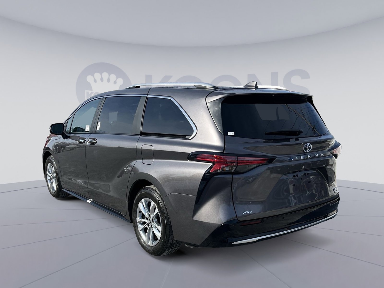 Used 2024 Toyota Sienna Limited image 4