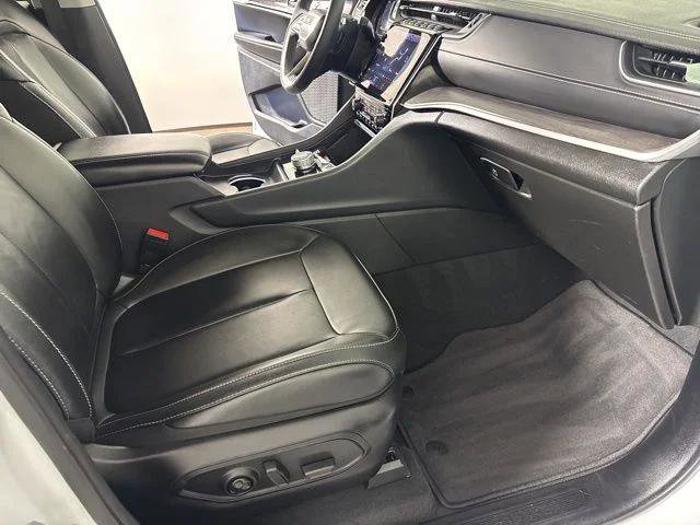 Certified 2023 Jeep Grand Cherokee Limited AWD/4WD image 29