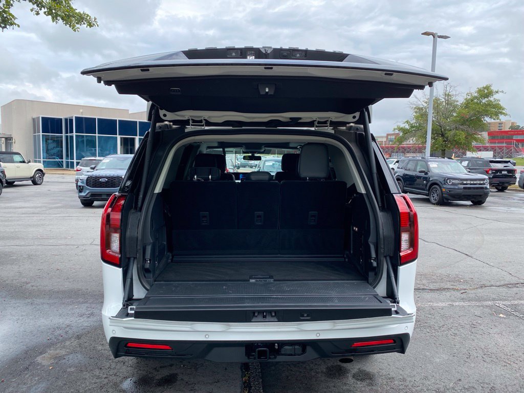 Certified 2025 Ford Expedition Active AWD/4WD image 9