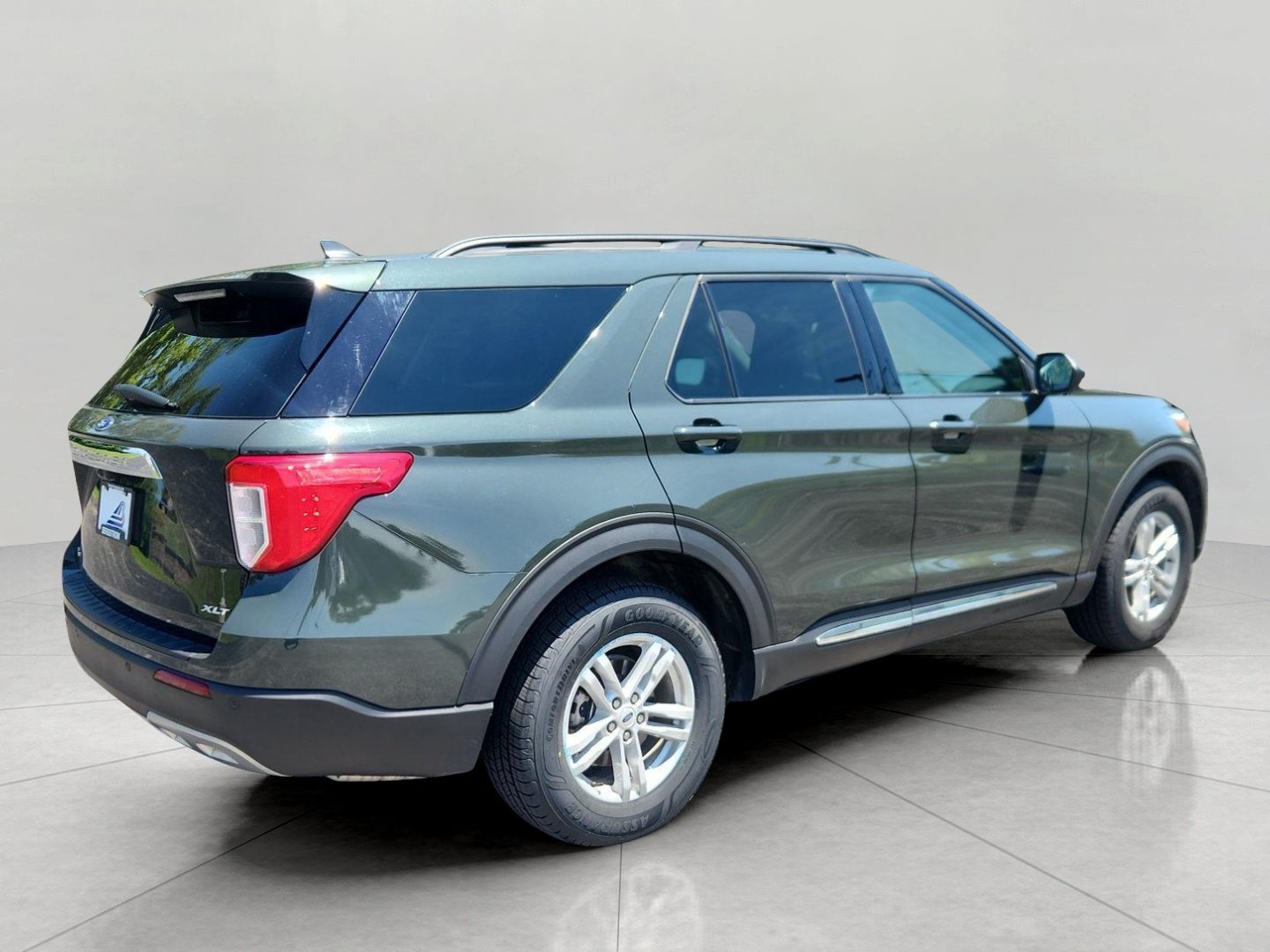 Used 2024 Ford Explorer XLT w/ Equipment Group 202A AWD/4WD image 6