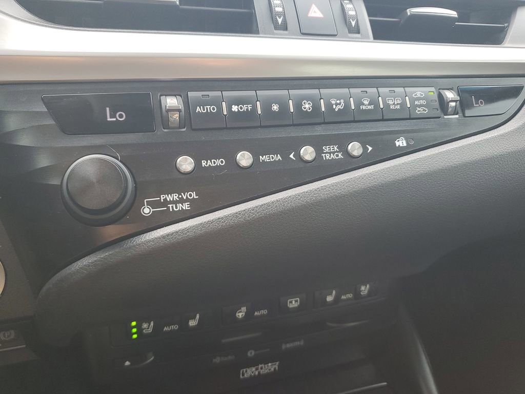 Used 2019 Lexus ES 300h Ultra Luxury w/ Accessory Package 2 image 23