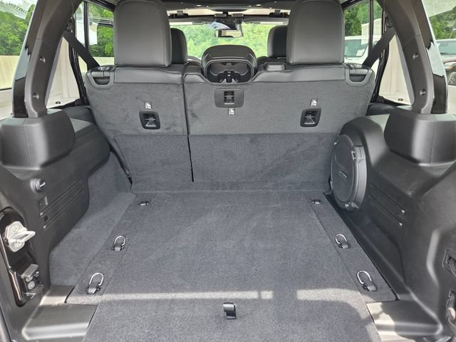 New 2026 Jeep Wrangler Unlimited Sahara AWD/4WD image 32