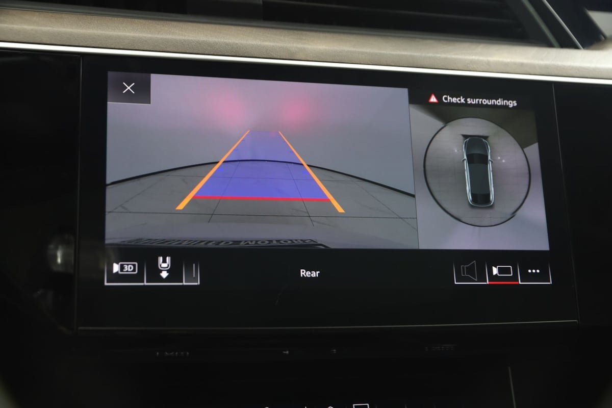 Used 2020 Audi e-tron Premium Plus AWD/4WD image 11