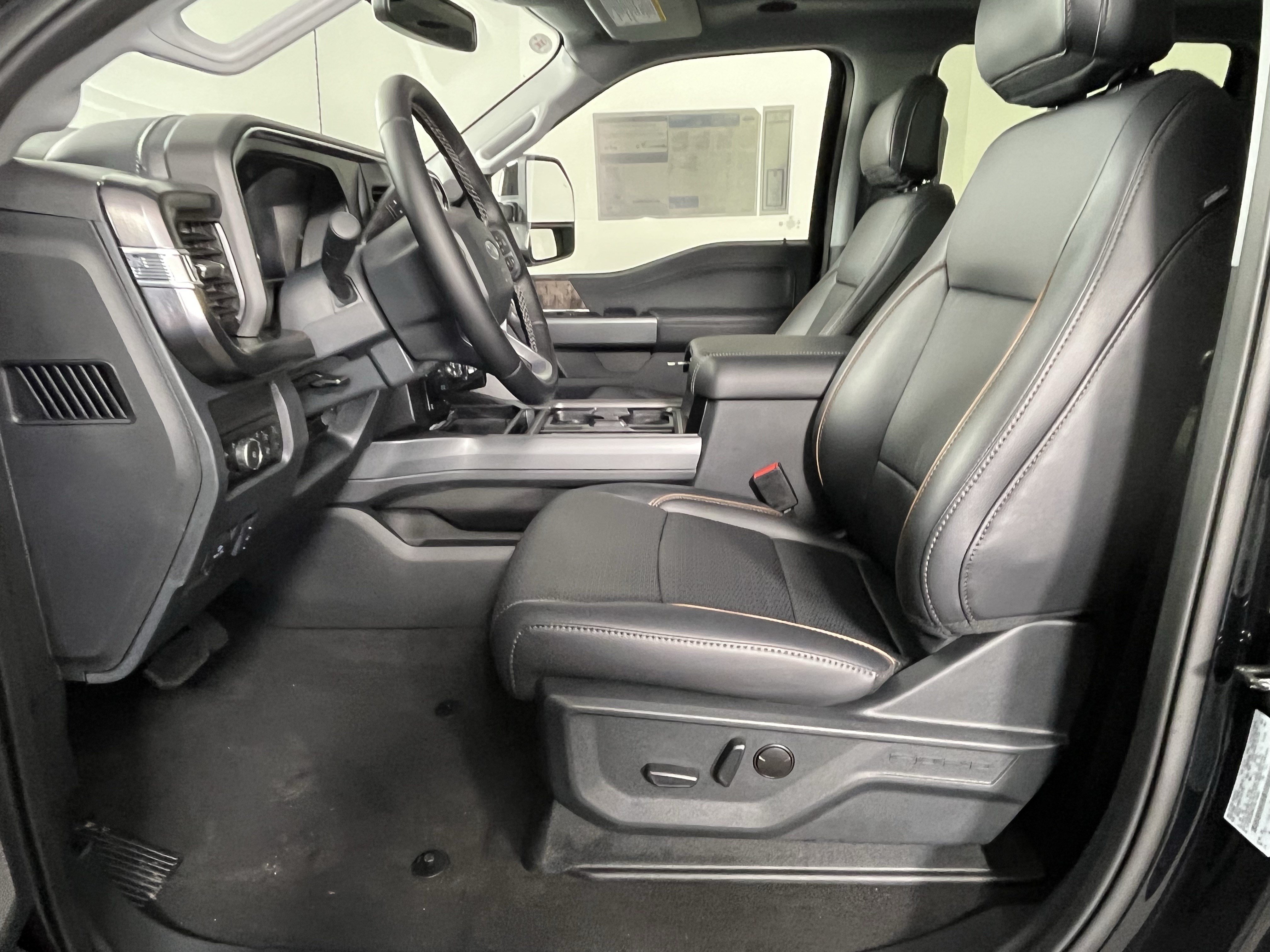 New 2026 Ford F250 Lariat w/ Black Appearance Package AWD/4WD image 9