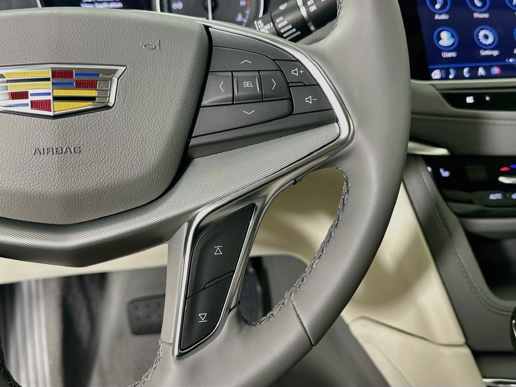 New 2026 Cadillac XT5 Premium Luxury w/ LPO, Floor Liner Package AWD/4WD image 13