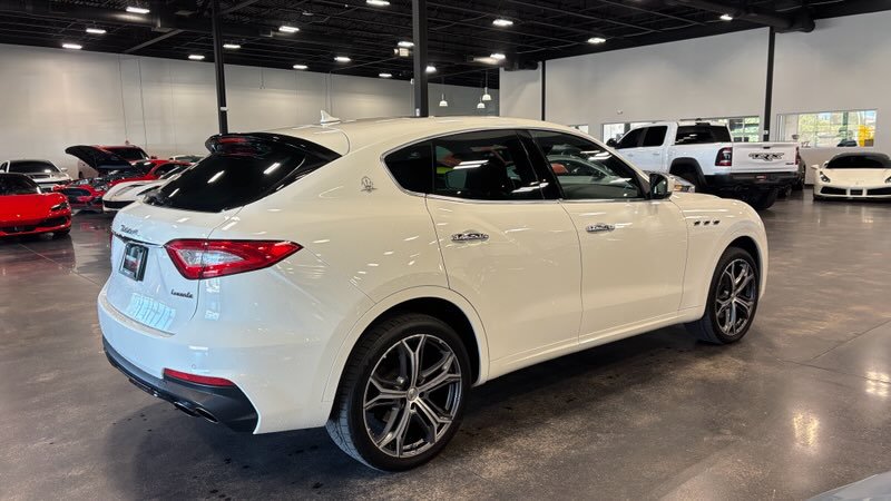 Used 2020 Maserati Levante AWD/4WD image 9