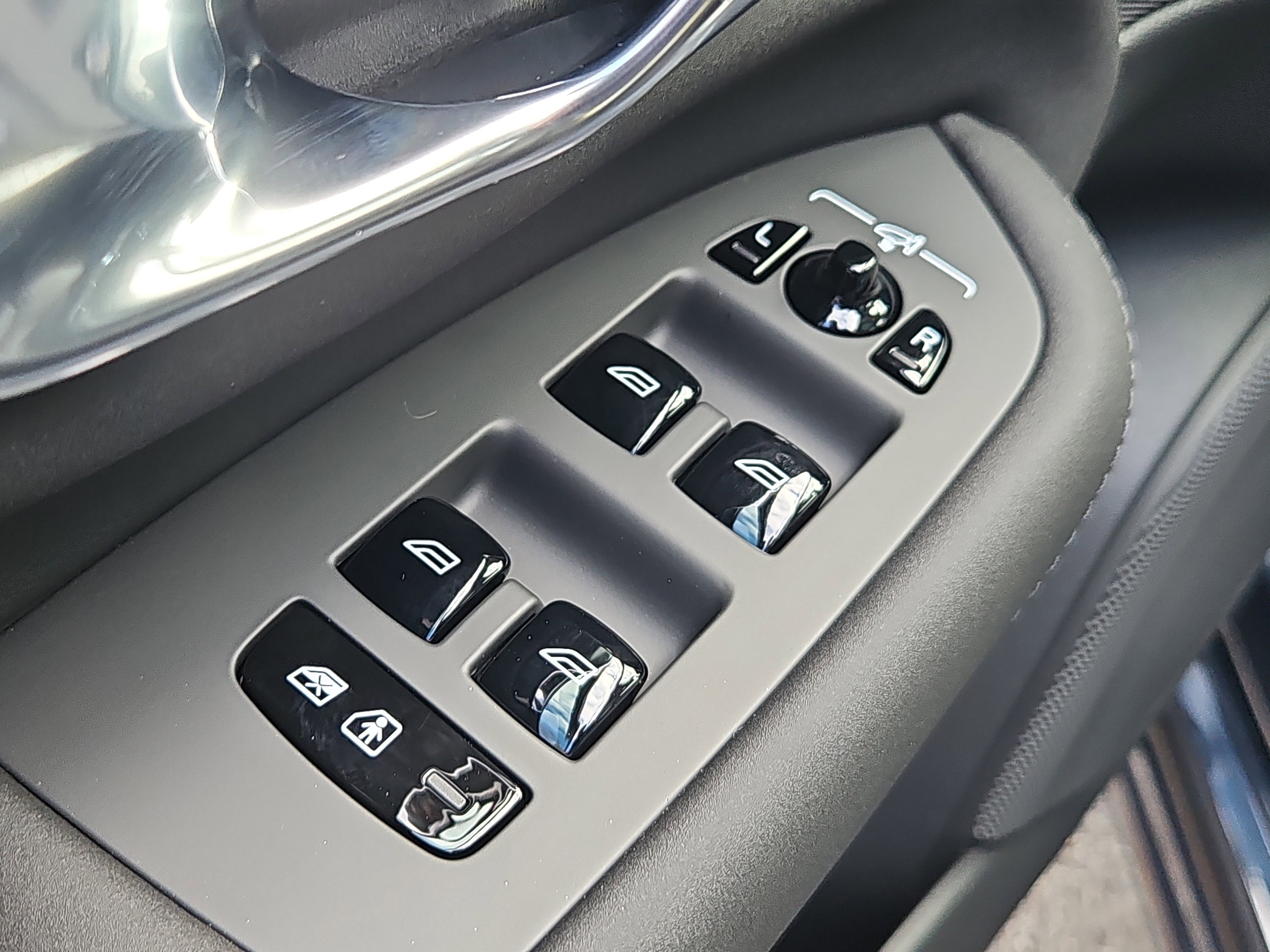 New 2026 Volvo XC90 B6 Ultra w/ Protection Package Premier image 18