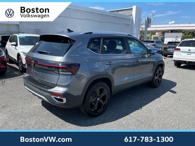 Used 2025 Volkswagen Taos SEL image 4