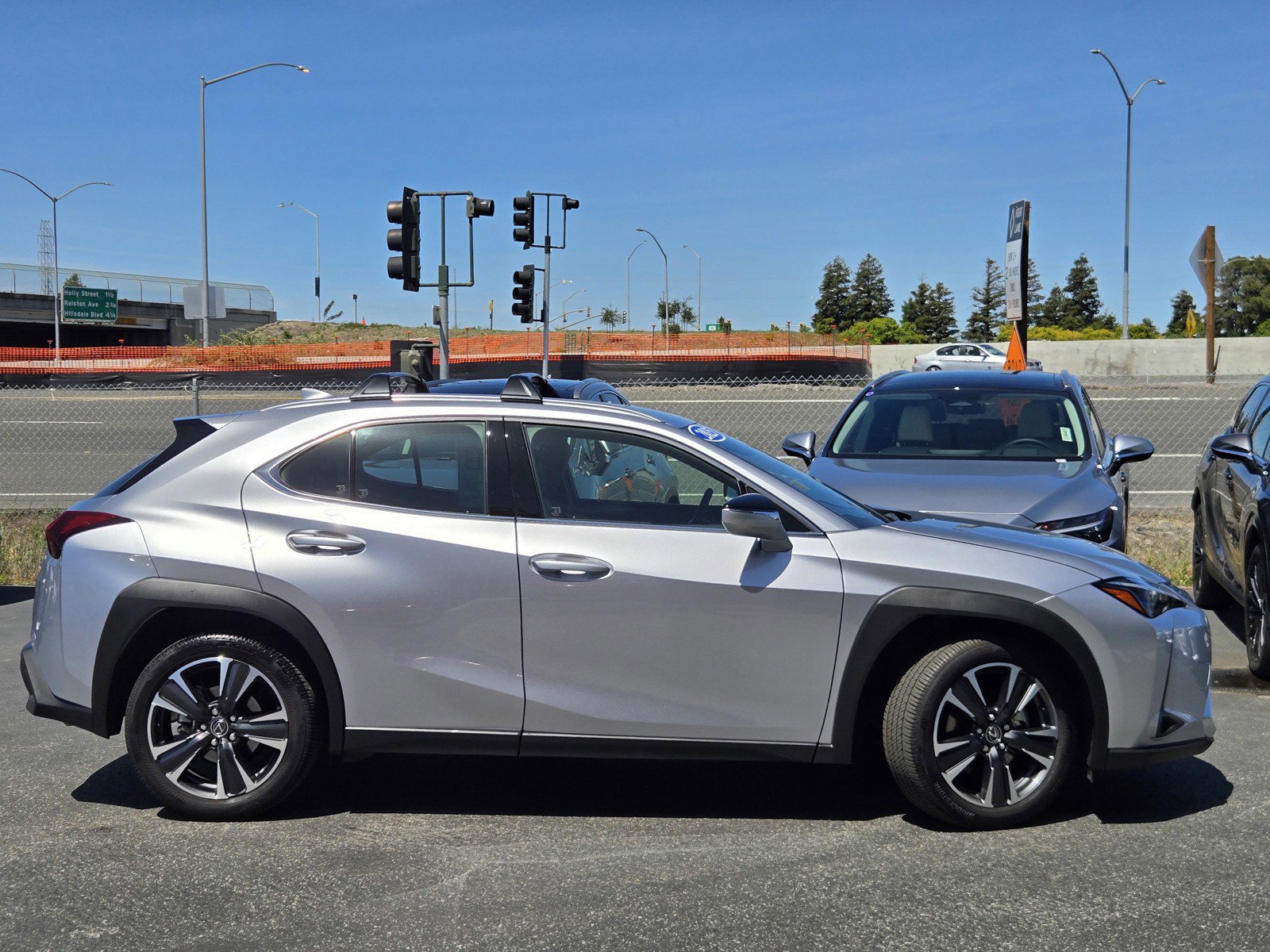Used 2025 Lexus UX 300h FWD w/ Accessory Package (Z2) image 3