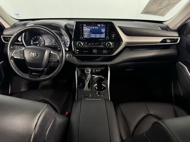 Used 2020 Toyota Highlander XLE image 27