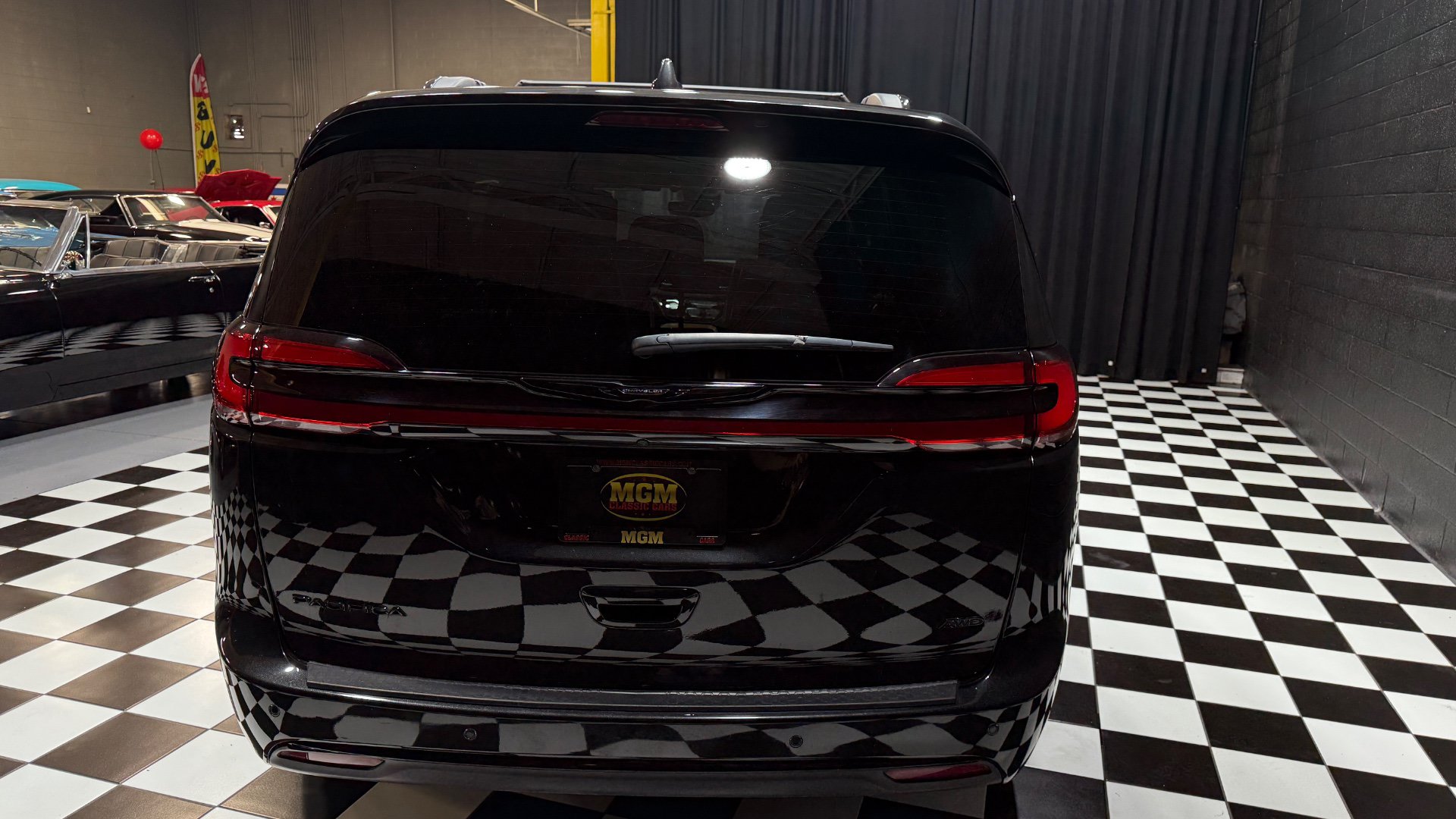 Used 2021 Chrysler Pacifica Pinnacle AWD/4WD image 8