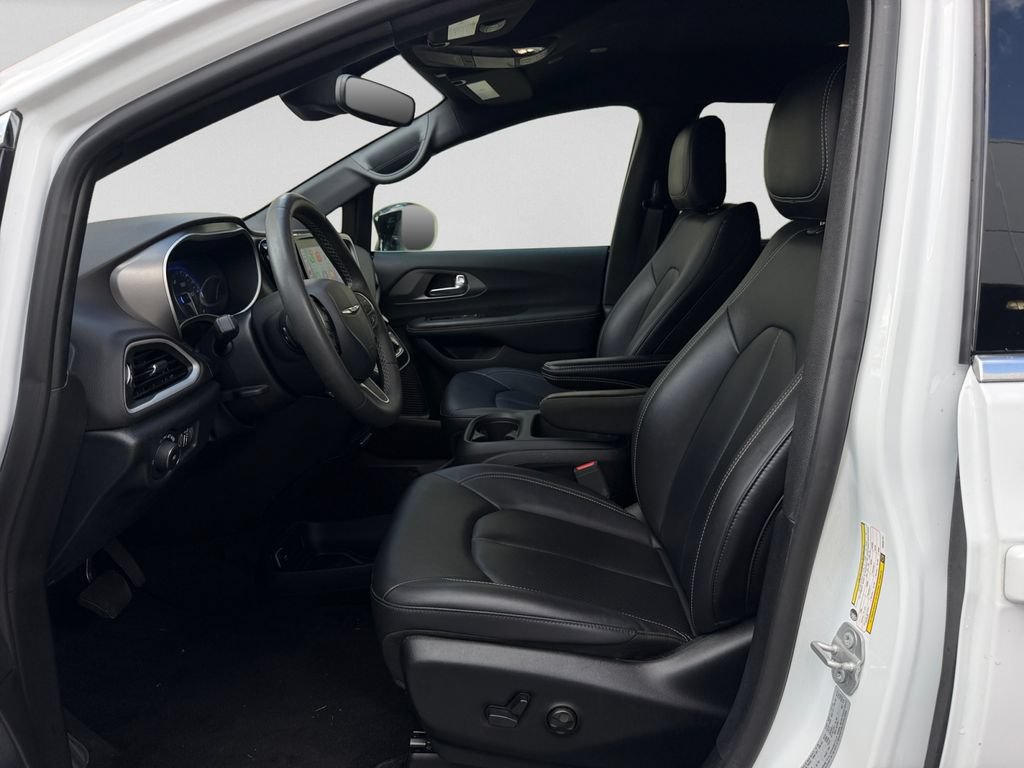 Used 2025 Chrysler Pacifica Select FWD image 22