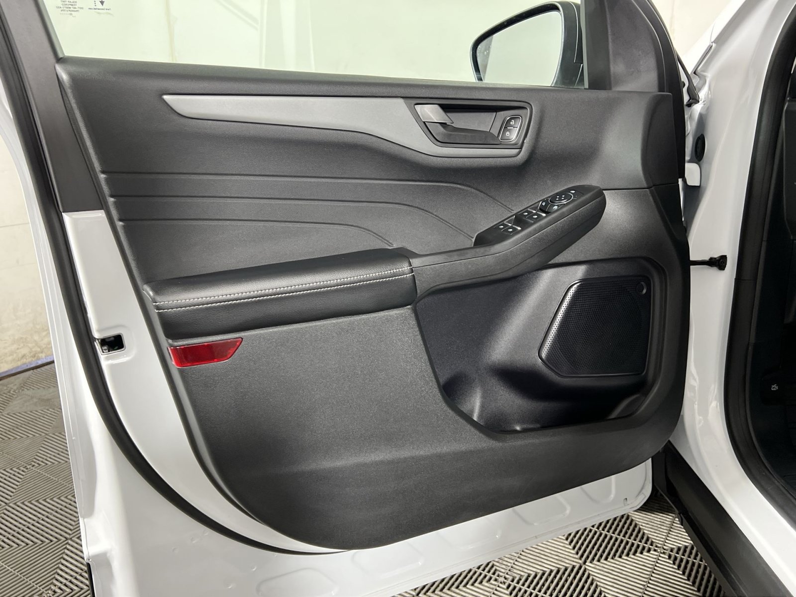 Certified 2023 Ford Escape Active AWD/4WD image 14