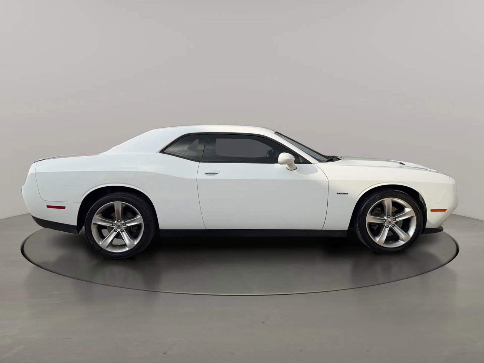 Used 2017 Dodge Challenger R/T w/ Driver Convenience Group RWD image 6