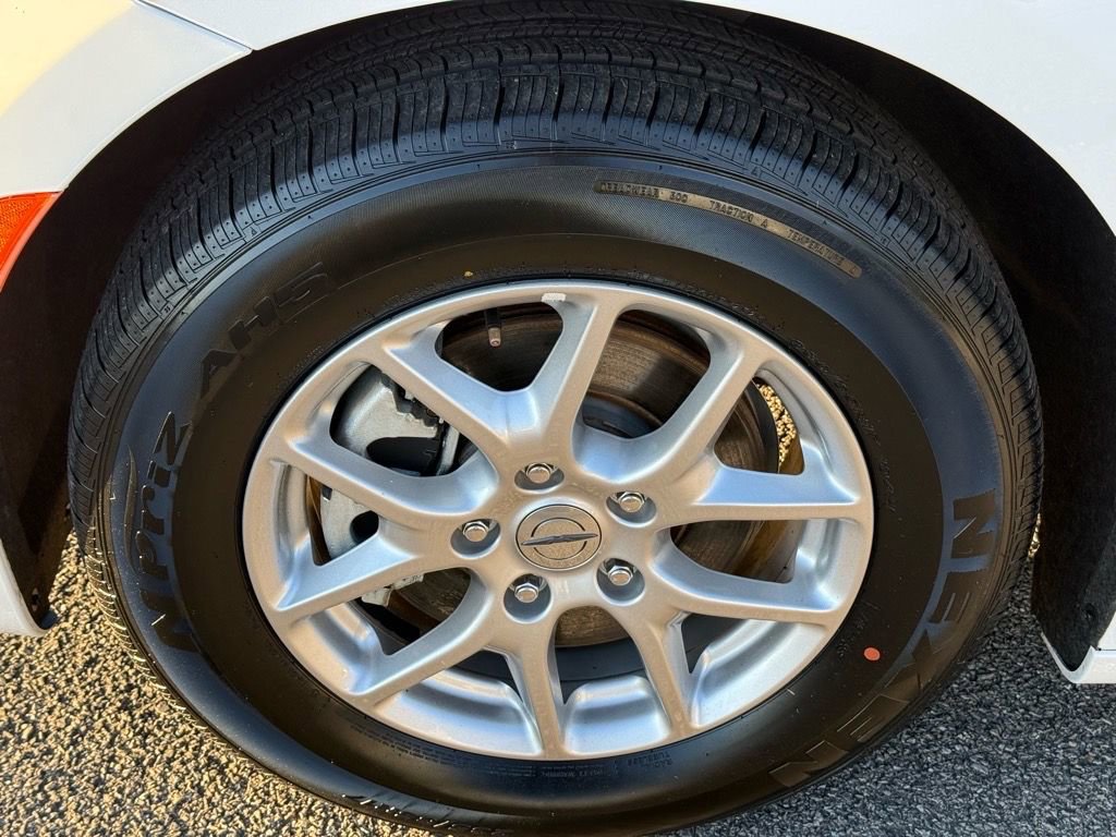 Used 2024 Chrysler Pacifica Touring-L image 10