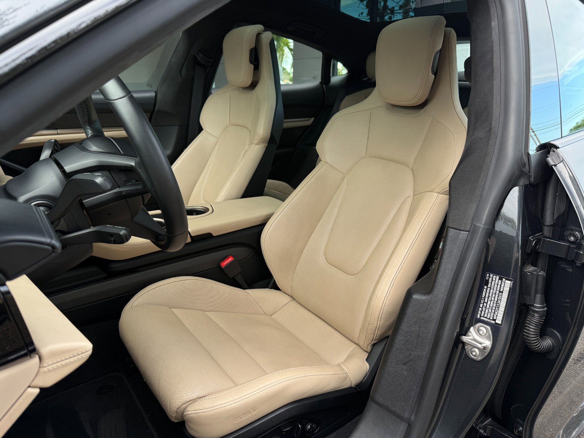 Used 2020 Porsche Taycan Turbo S image 28