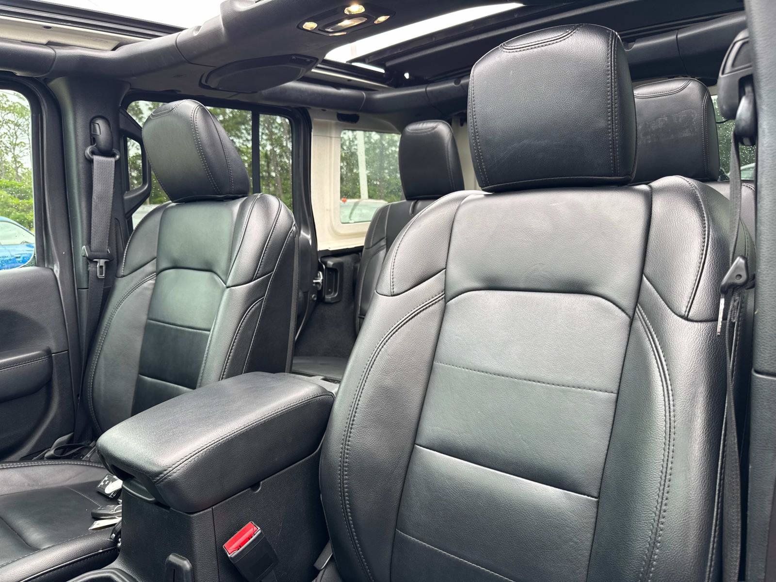 Used 2022 Jeep Wrangler Unlimited Sahara AWD/4WD image 21