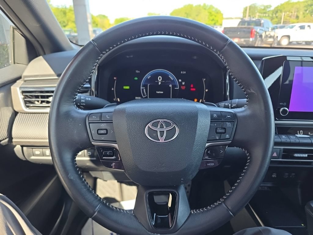Used 2025 Toyota Camry SE FWD image 19
