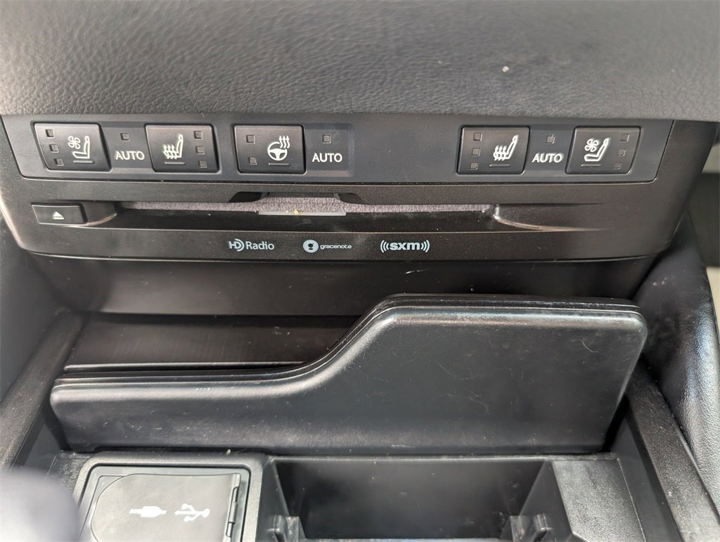 Used 2019 Lexus ES 300h image 16