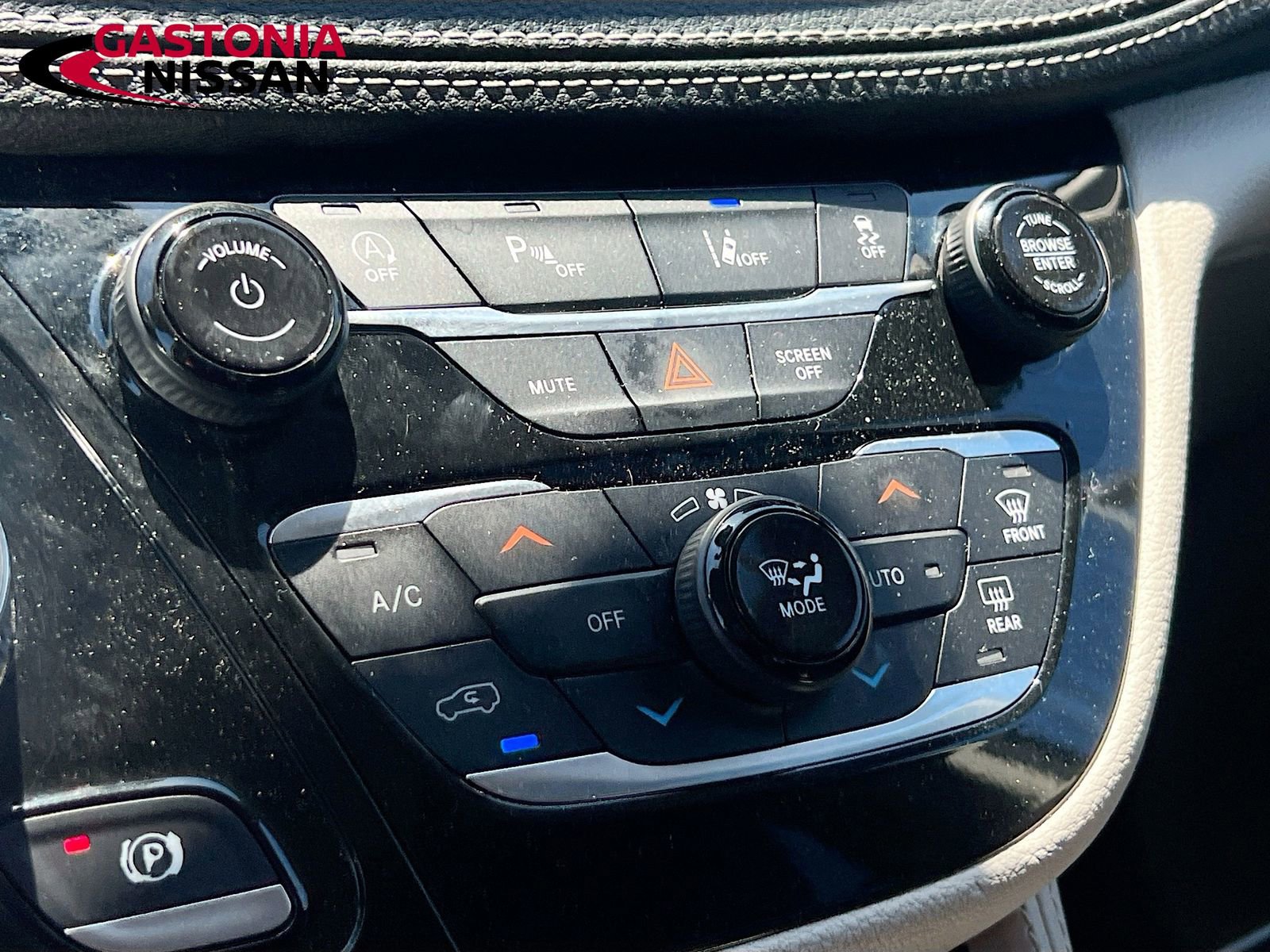 Used 2023 Chrysler Pacifica Limited FWD image 21
