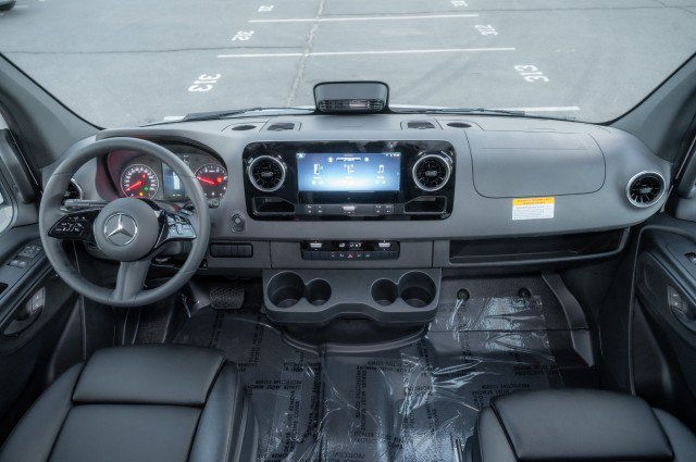 Used 2025 Mercedes-Benz Sprinter 2500 image 16