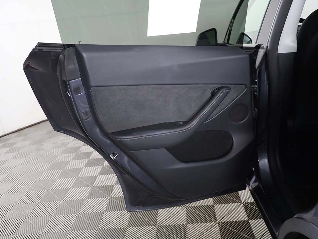 Used 2023 Tesla Model Y Long Range AWD/4WD image 28