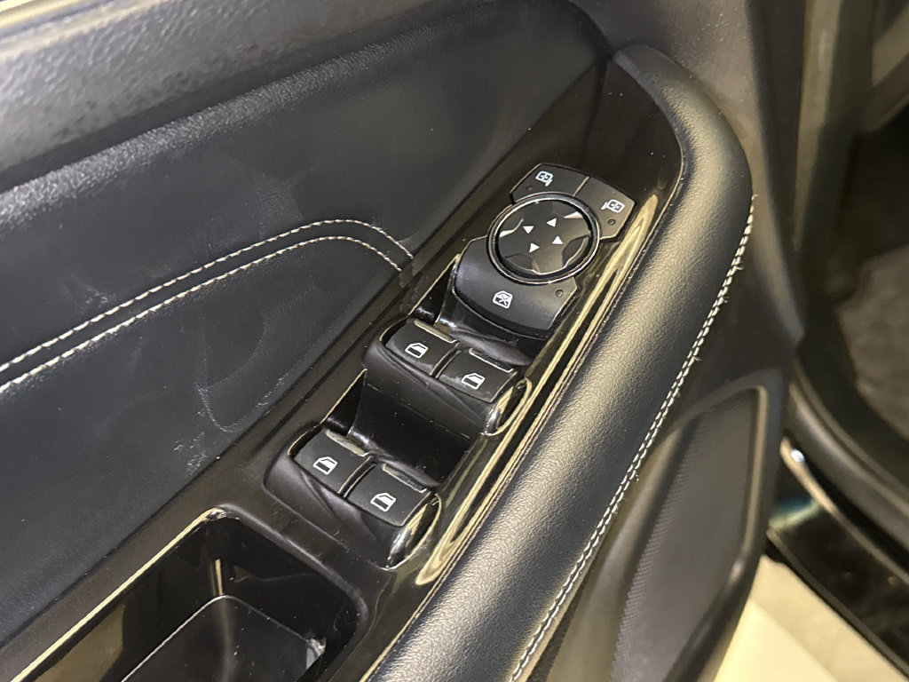 Used 2019 Ford Edge Titanium w/ Equipment Group 301A AWD/4WD image 21