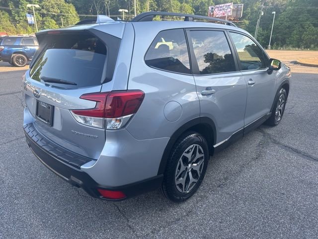 Used 2019 Subaru Forester Premium w/ All-Weather Package image 3