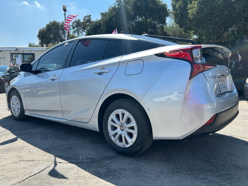 Used 2019 Toyota Prius L Eco image 5