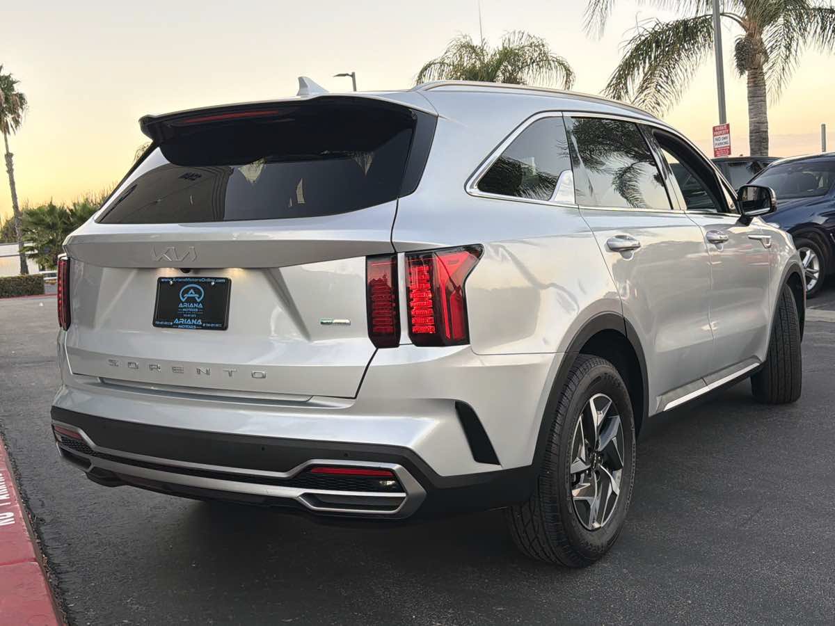 Used 2022 Kia Sorento S FWD image 4
