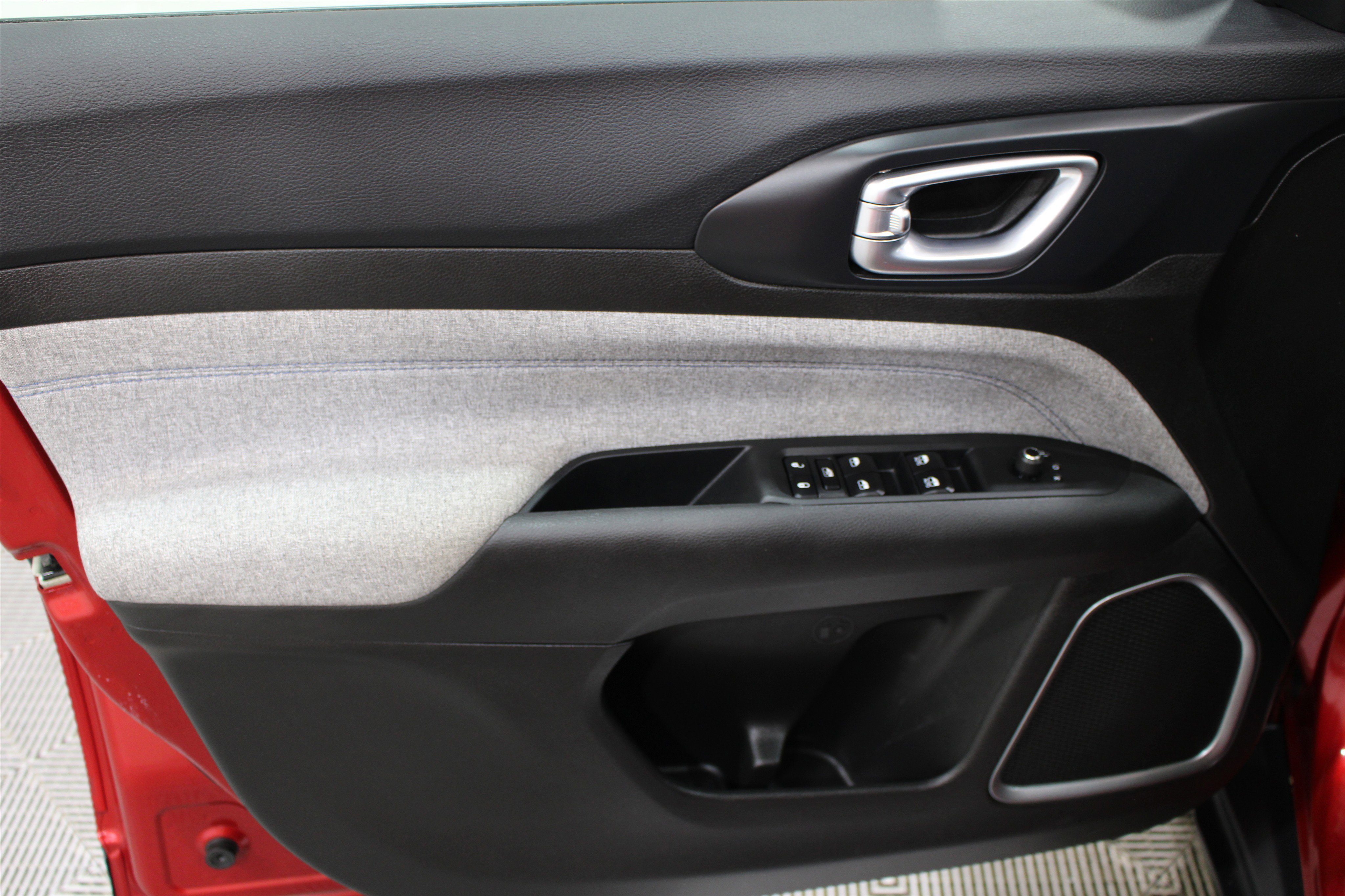 Used 2024 Jeep Compass Sport image 5