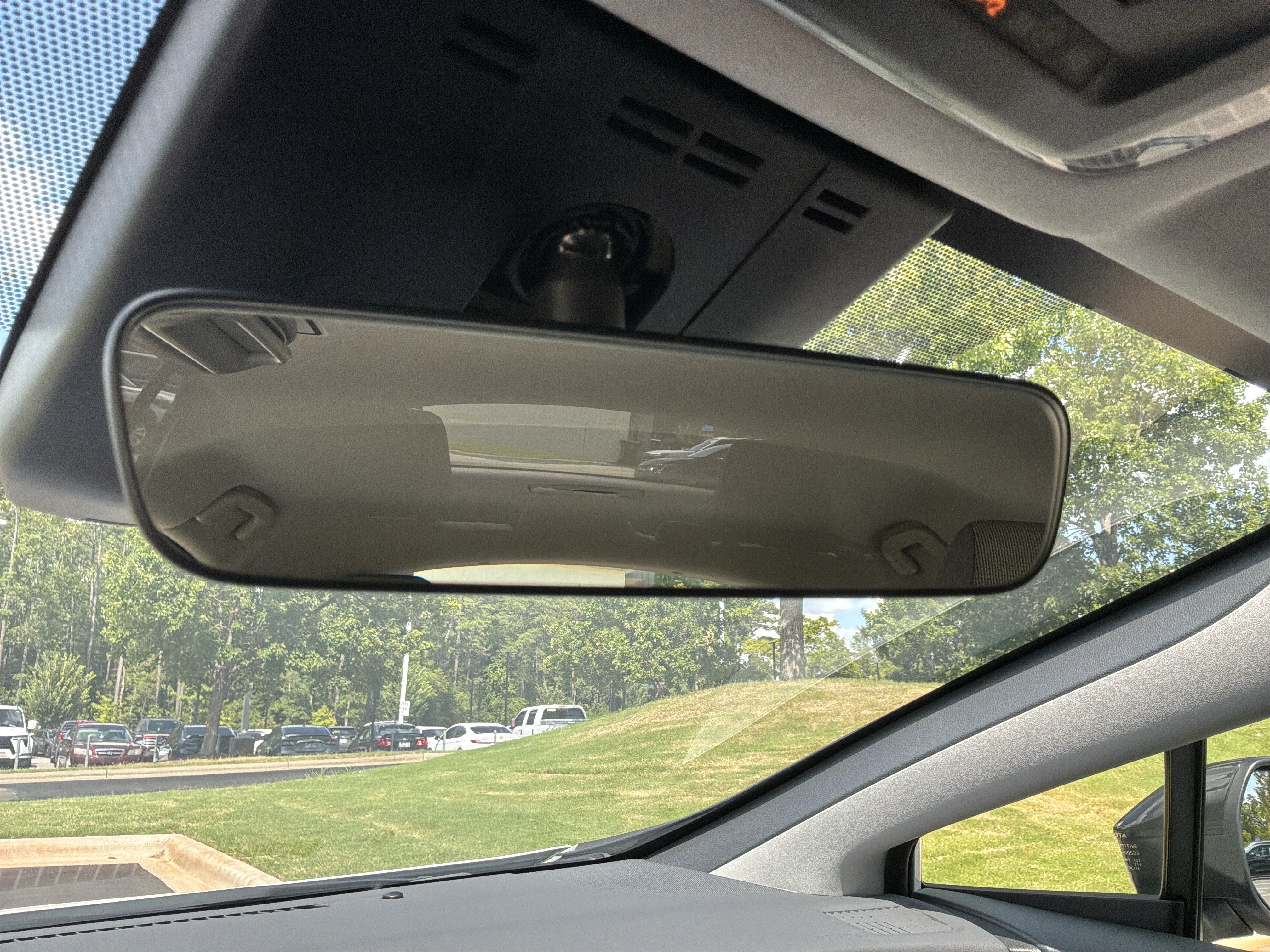 Used 2024 Toyota Prius LE FWD image 27