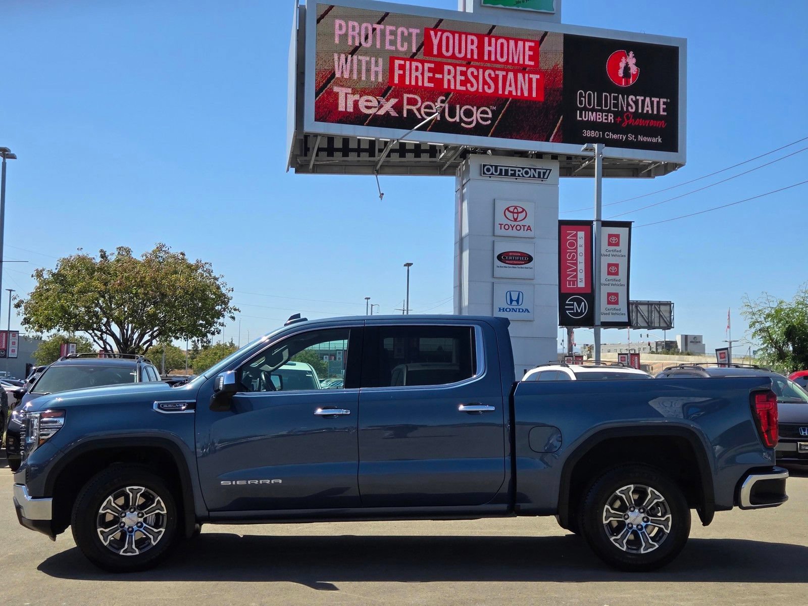 Used 2024 GMC Sierra 1500 SLT RWD image 4