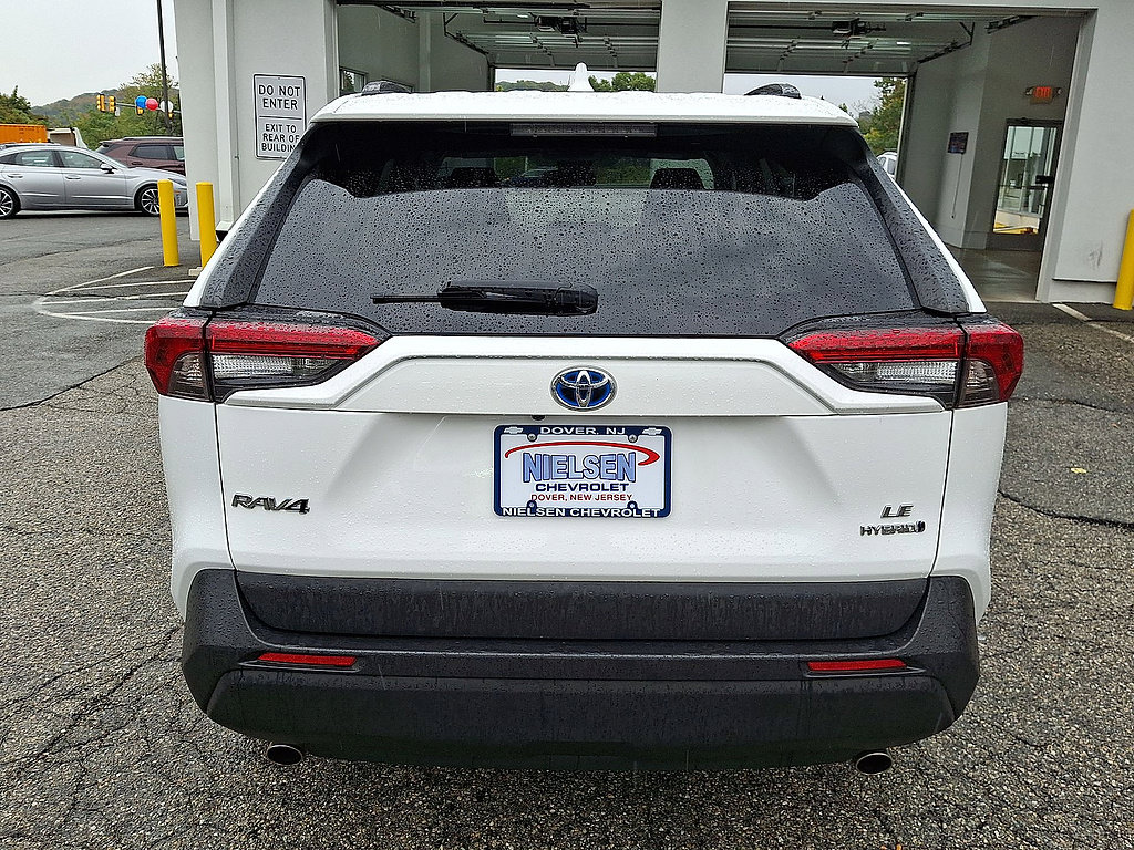 Used 2021 Toyota RAV4 LE AWD/4WD image 22