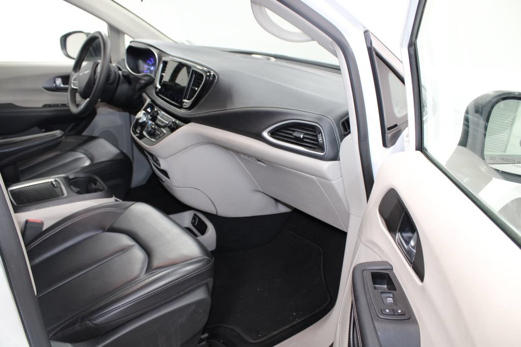 Used 2024 Nissan Versa SR FWD image 64